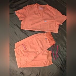 NEW. Figs Vibrant Orange Scrubs Set HALLOWEEN FALL SEASON 🍂🍁🍂🍁 🍂🍁🍂🍁